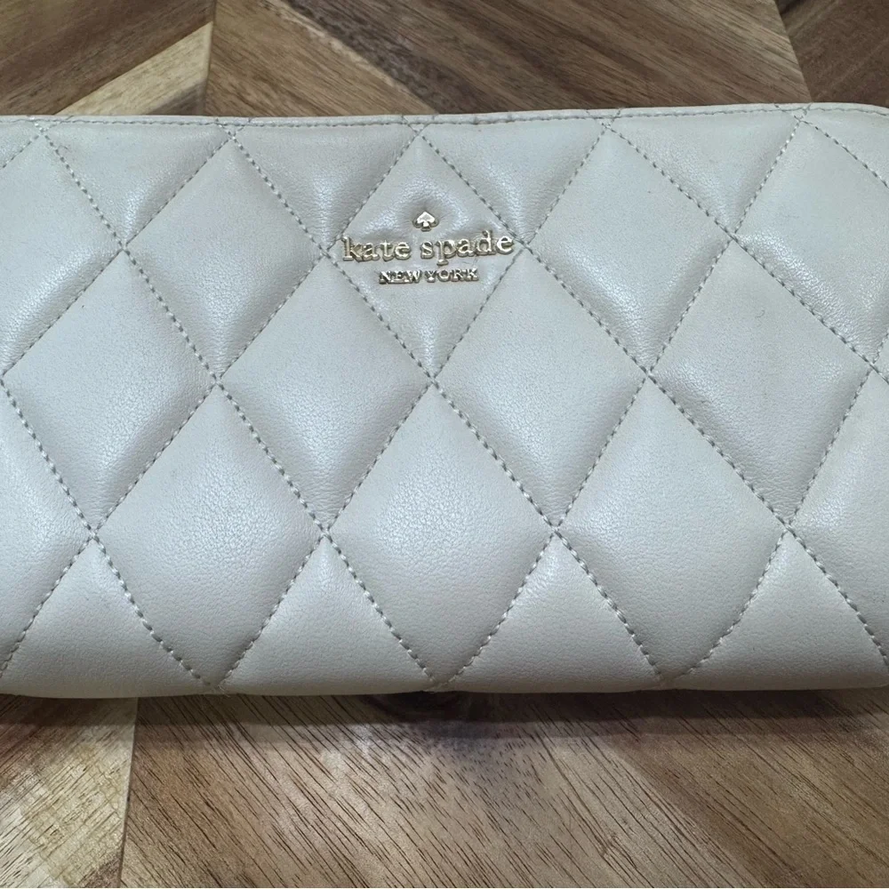 Kate Spade Quilted White Cream Beige Leather Zip Around Wallet